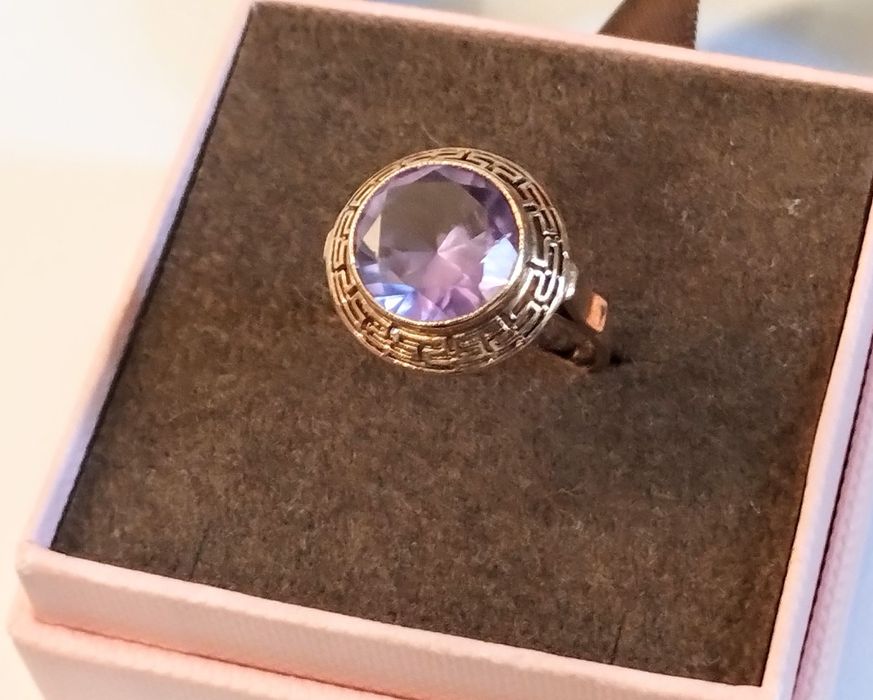 Złoty pierścionek Warmet wzór grecki z aleksandrytem. PRL.