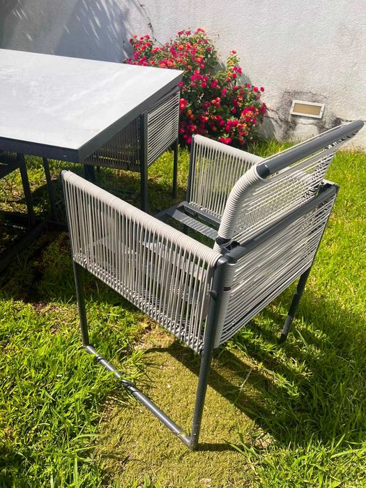 Conjunto de mesa e cadeiras exterior