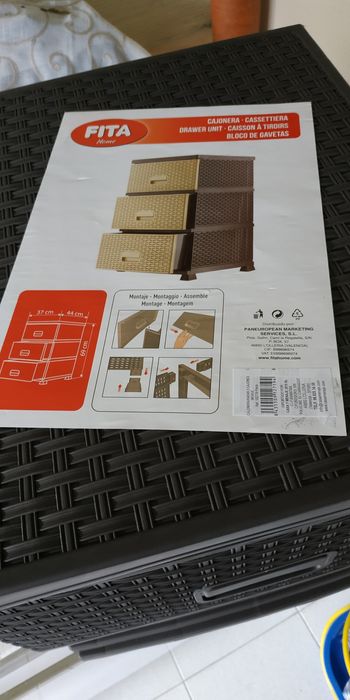 Bloco de arrumação com três gavetas completamente novo