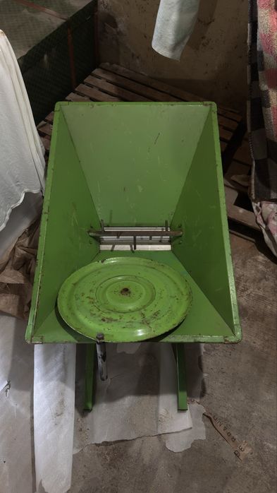 Maquina de esmagar uvas