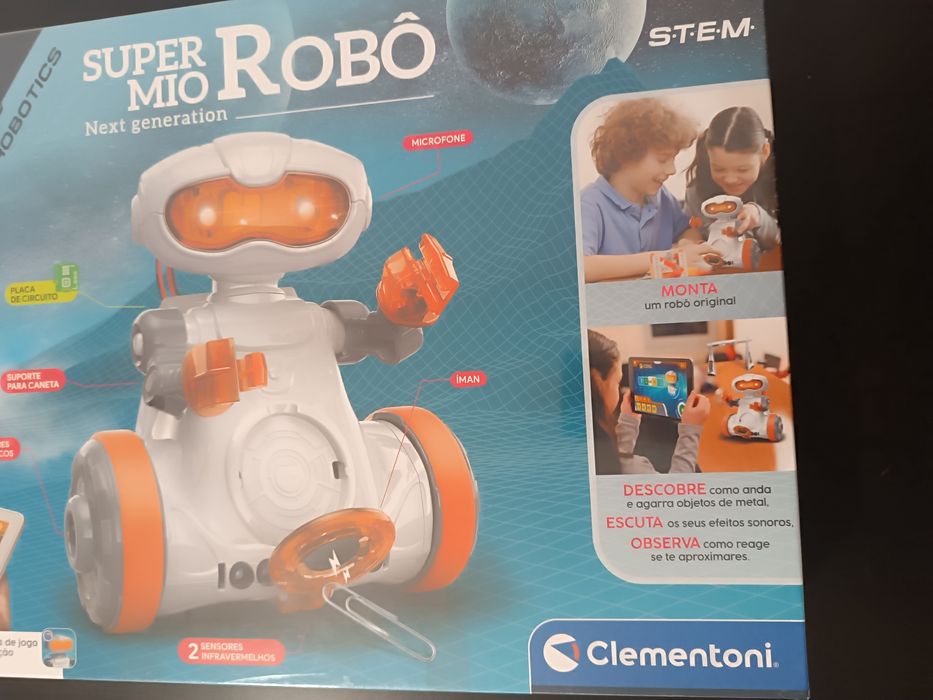 Super Robot. Brand New, Sealed in Original Box64284733610627122