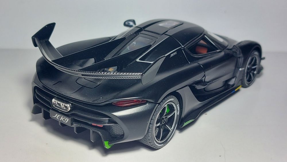 Miniatura automovel Koenigsegg Jeko