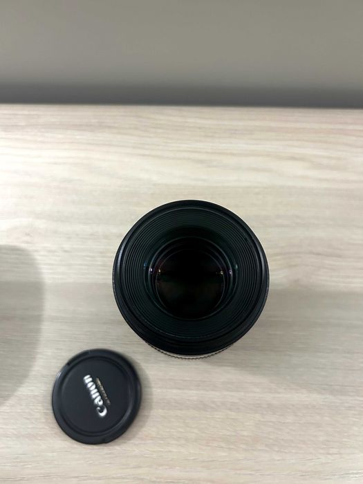 Canon 100mm 2.8 em bom estado