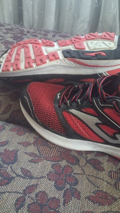 Продам кросівки Joma
