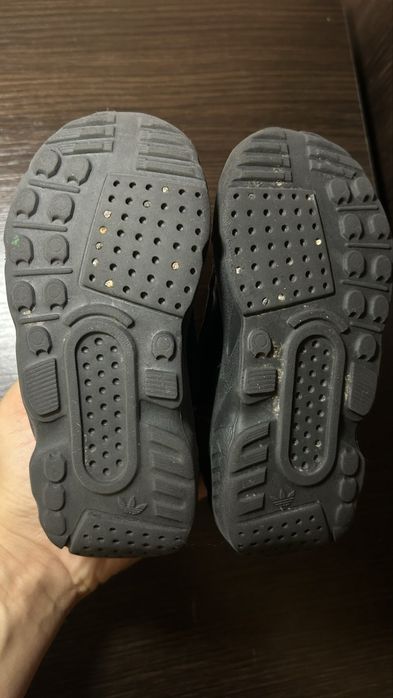 Продам дитячі кросівки Adidas
