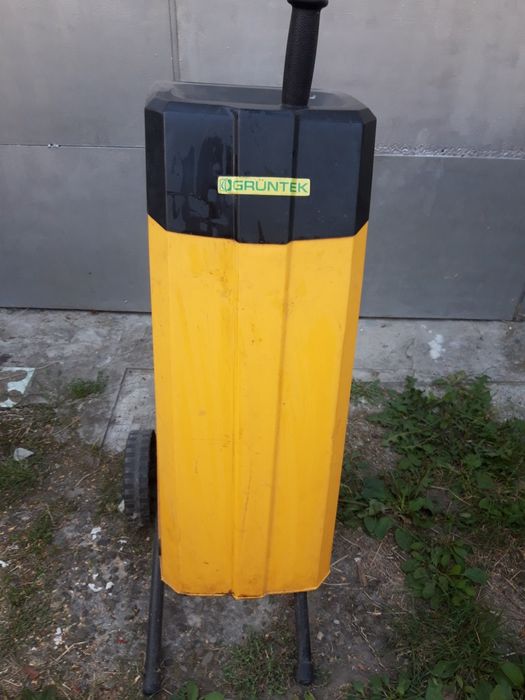 Садовый измельчитель веток.