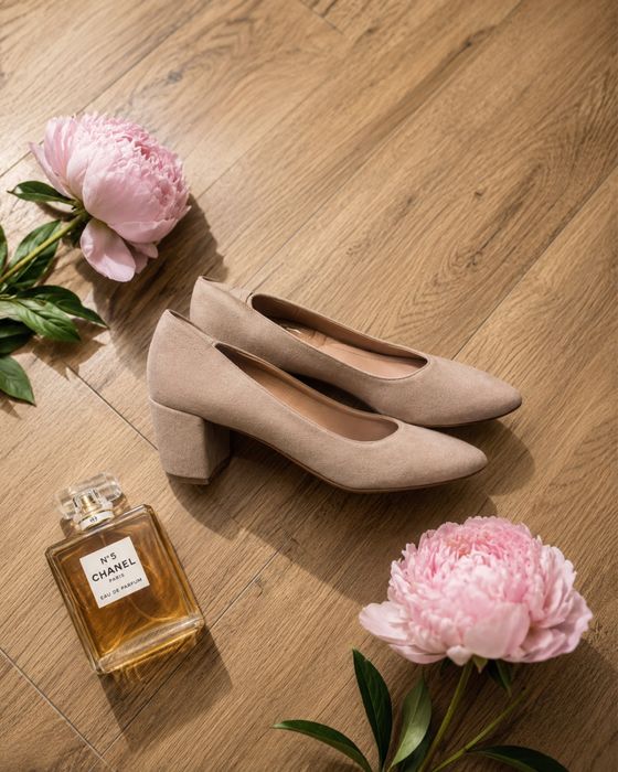 Buty zamszowe pudrowe na słupku rozmiar 38