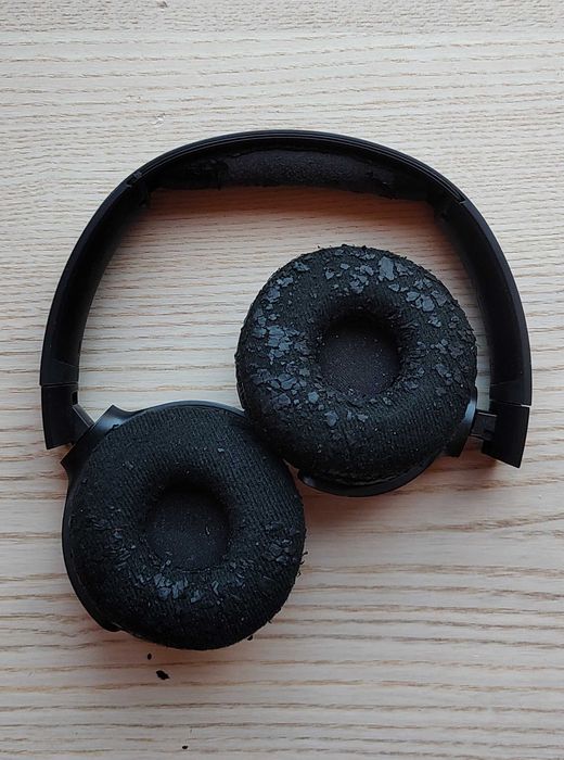 Auscultadores Philips UpBeat UH202 Bluetooth, a funcionar perfeitamente. Precisa almofadas novas. Super-preço!