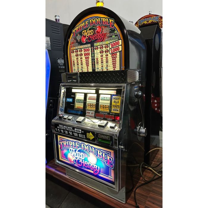 Однорукий бандит, слот, барабанный механический игровой автомат