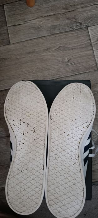 Продам чоловічі низькі кеди Adidas