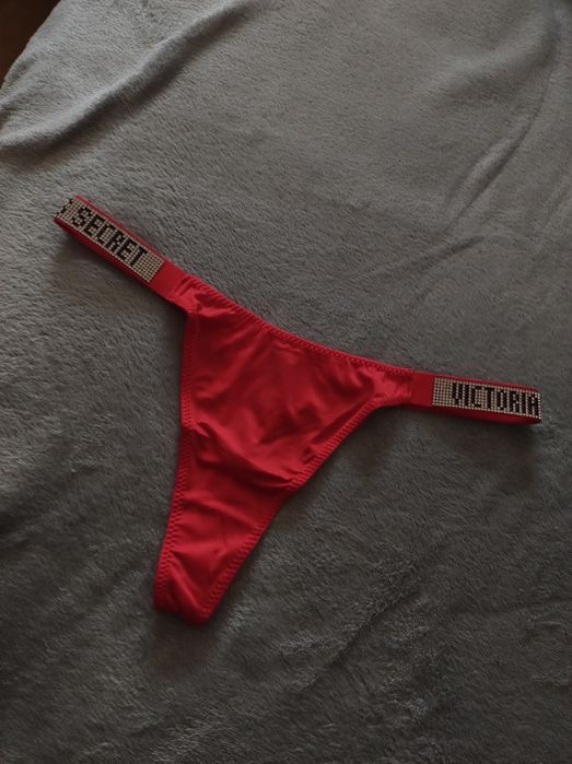 Bielizna majtki stringi victoria secret czerwone klasyczne viral diamenciki cyrkonie trend tiktok