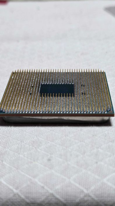 CPU AMD Ryzen 5 3600X mais Cooler stock
