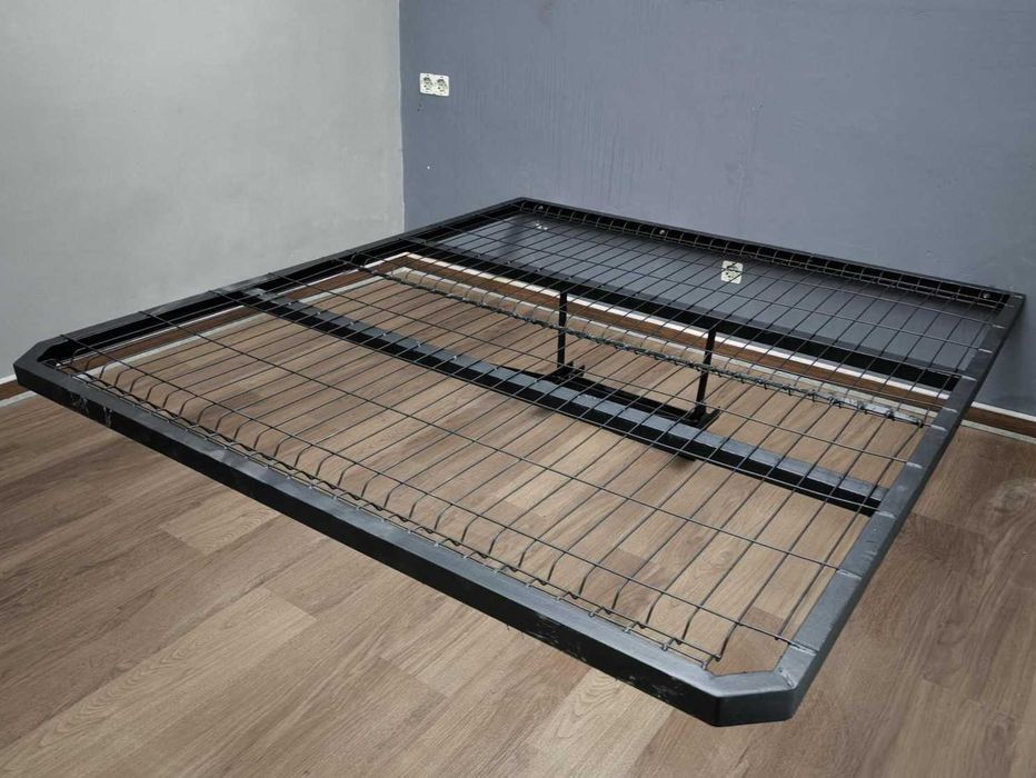 Estrutura de cama suspensa em ferro — fabrico à medida