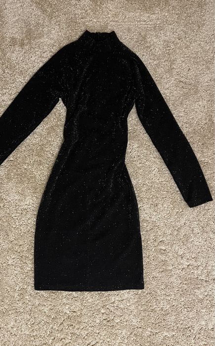 вечірня сяюча сюкня з ланцюжком sinsay