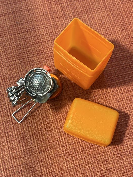 Fogareiro Mini Camping com Ferramenta Multifunções + Caixa – Muito Bom Estado | 20€