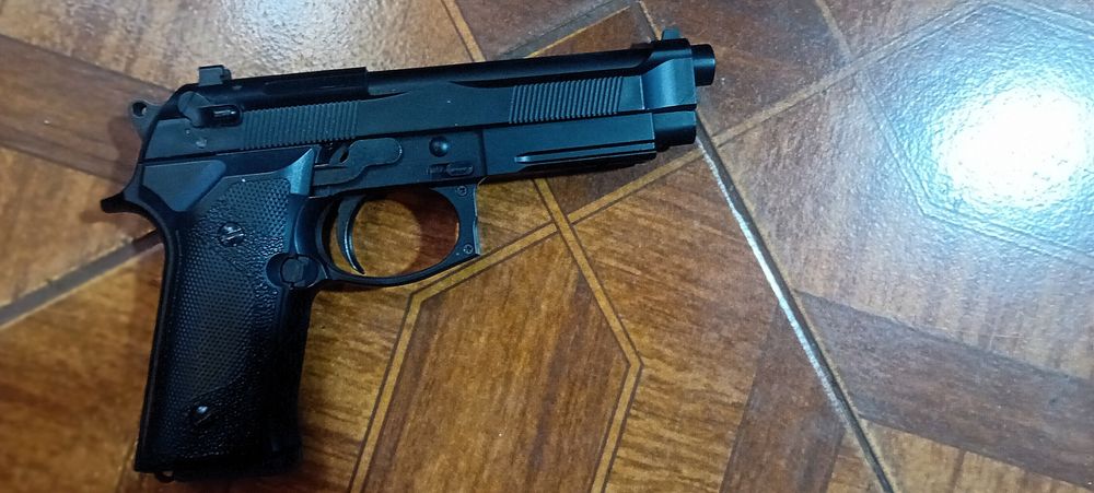 Pistola Airsoft BERETA como nova