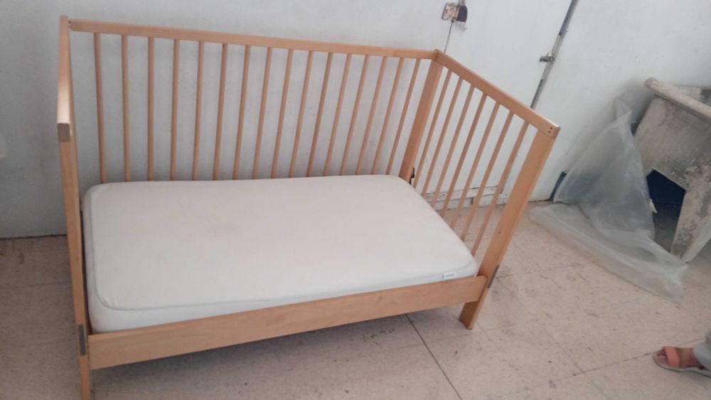 Berço cama com proteção