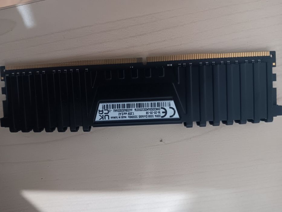 Ddr4 ram corsair vengeance 3200mhz cl 16 - como nova