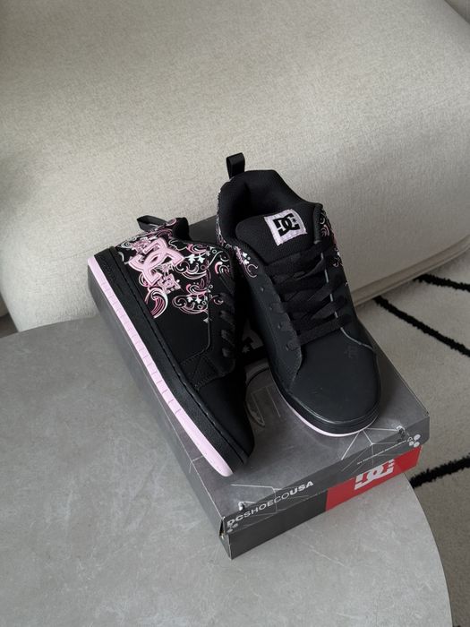 DC Court Graffik Black Pink Sabbath