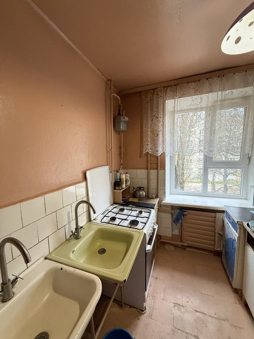 Продам кімнату у гуртожитку по вул.Волковича