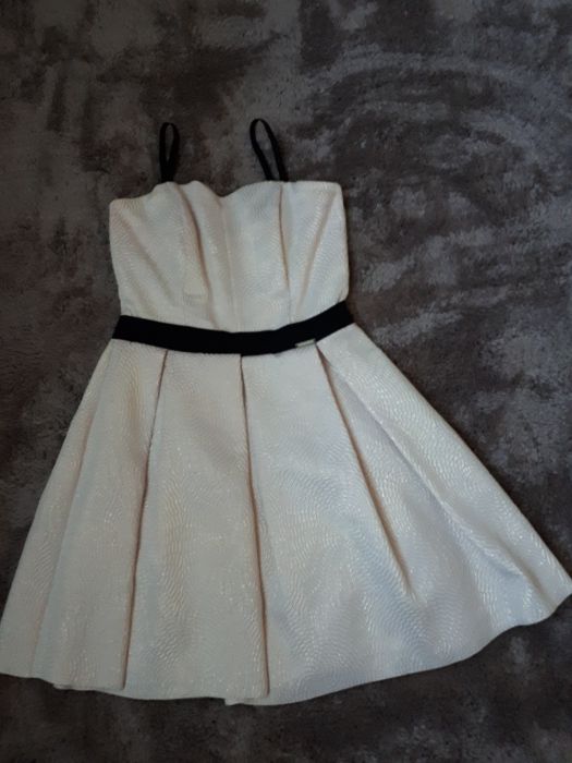 Kremowa, dziewczęca sukienka M