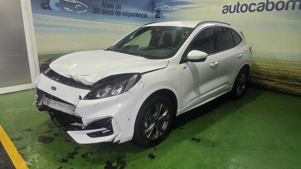 Ford Kuga 2.5 PHEV ST-LINE  -  Salvado