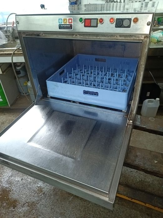 Máquina de lavar pratos cesto 500