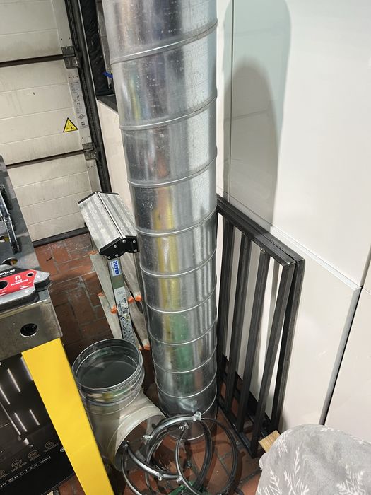 Rura spiro wentylacyjna 200mm. Trojnik 200/200 obejmy