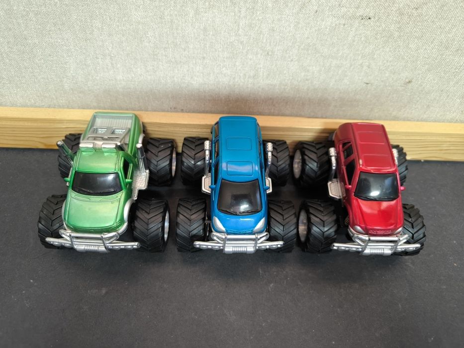 Lote 3 Miniaturas Monster Trucks – Suspensão Ativa
Conjunto de Jipes O