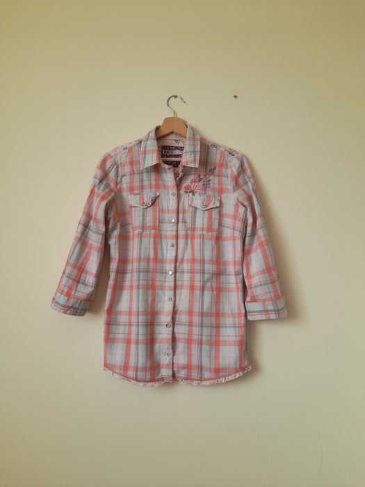 Koszula w kratę z ozdobnym haftem