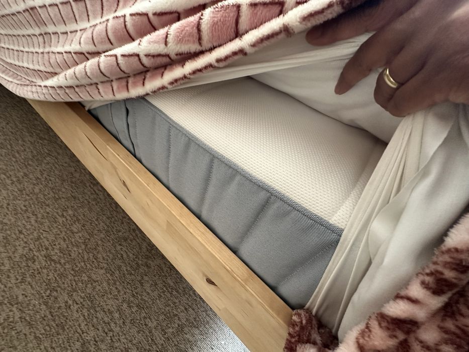 Cama de casal 2x1,50m com colchão