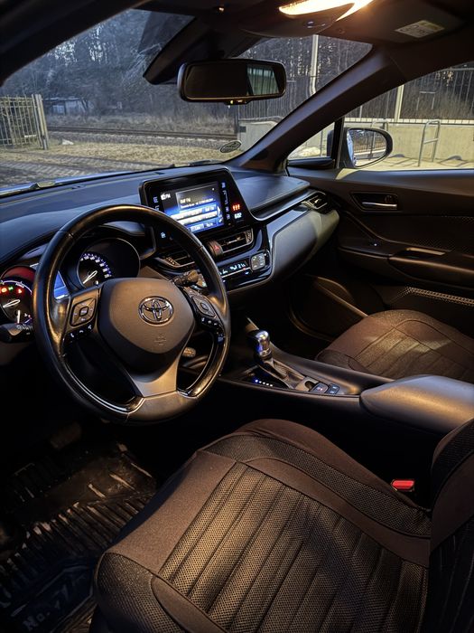 Samochód osobowy Toyota chr 2018