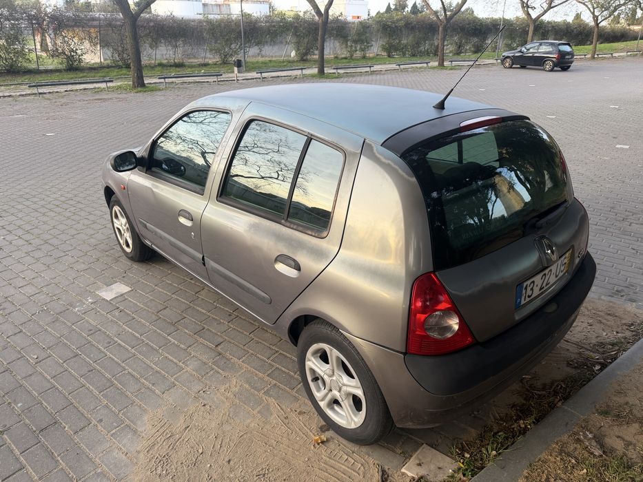Renault Clio 1.1 16V – Económico e Fiável