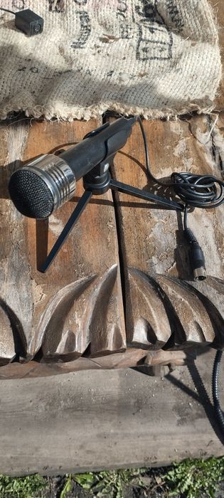 Mikrofon ze statywem