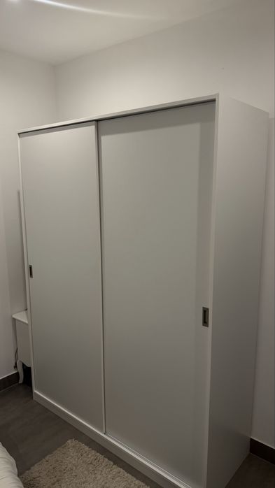 Roupeiro 2 portas de correr ( novo - 1 mês de uso ) PREÇO PARA VENDER HOJE