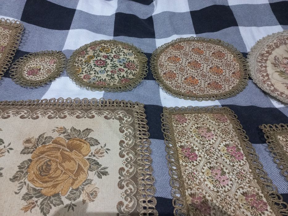 Piękne stare serwetki gobelinowe-pałacowe.cena za wszystko.