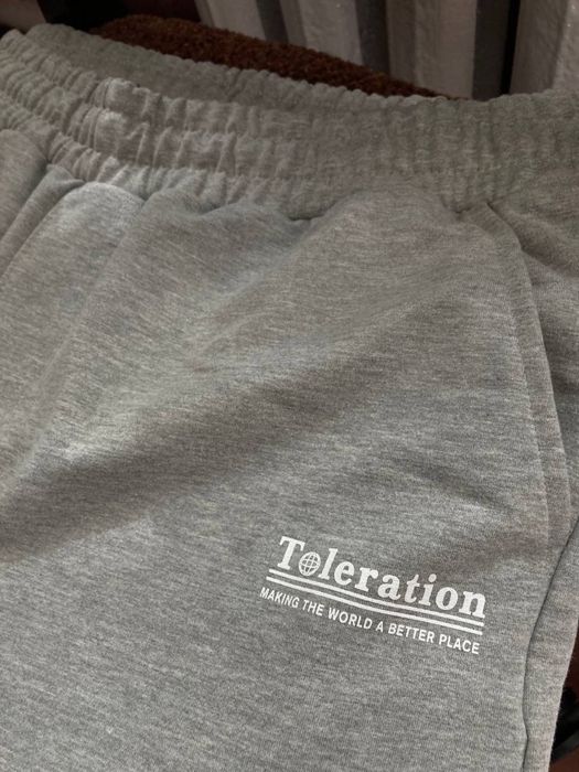 сірі спортивки