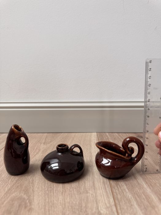 Małe ceramiczne wazony