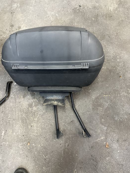 Kufer ze stelażem Piaggio Yourban 300