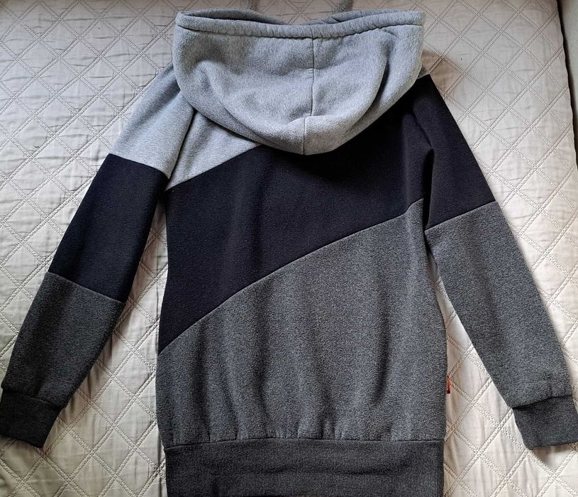 Szara czarna bluza z kapturem