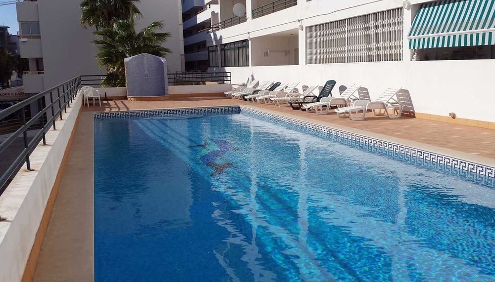 Algarve Quarteira, apartamento T-1 com piscina e churrasqueira, férias