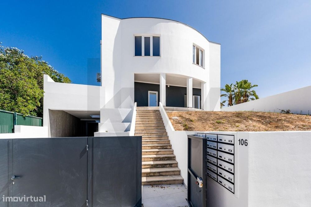 Prédio Residencial 17 Unidades – Totalmente Remodelado | Leiria