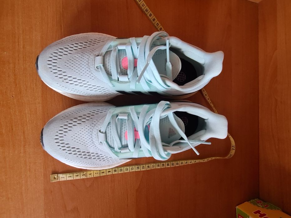 Buty dla kobiet. Adidas pureboost