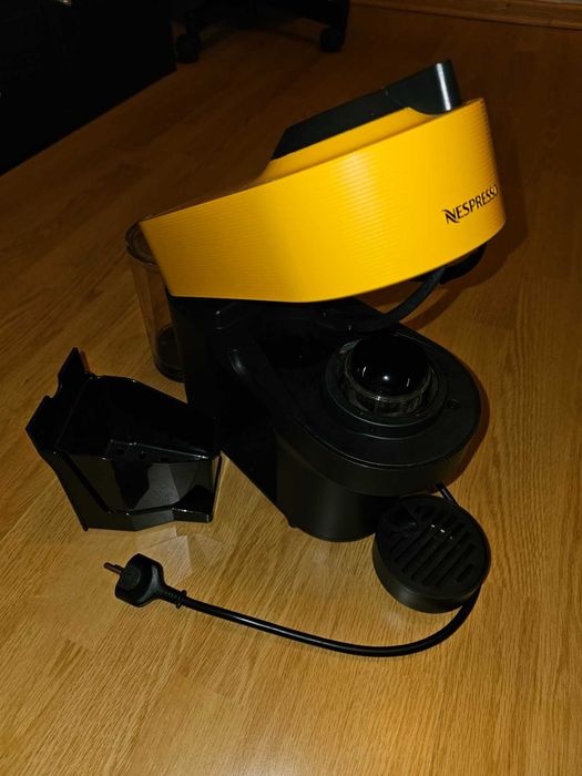 Máquina Nespresso Vertuo Pop Amarela
