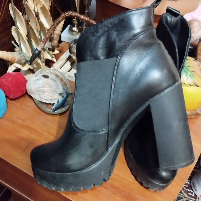 Сапожки  на продажу