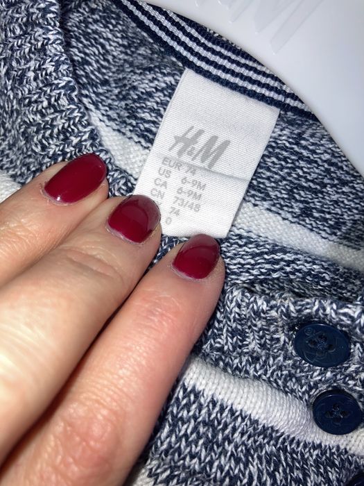 Szaro biały sweterek z H&M z kotwicą dla chłopca 74 cm