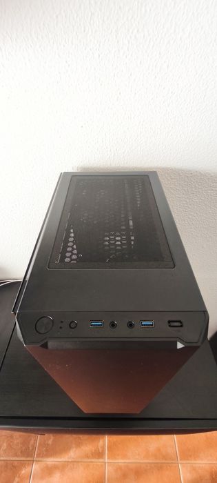 Caixa de Computador Aerocool Zauron Vidro Temperado USB 3.1 RGB Preta