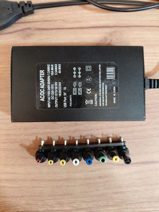 Універсальна зарядка для ноутбука