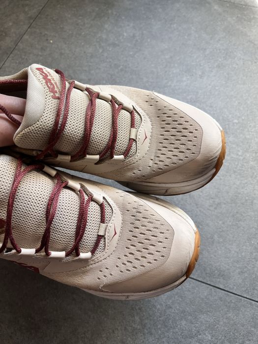 Кросівки hoka 42,5 розмір, 27 см.