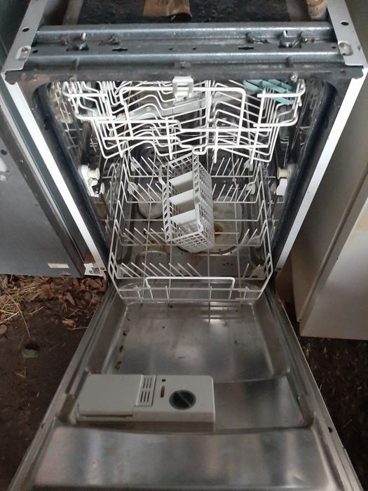 Посудомойка Аристон LSI 41 Сіменс SE 55591